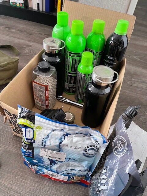 Volledige beginner set incl AEG en 2 pistols; CM16, Glock 17, TM HI CAPA