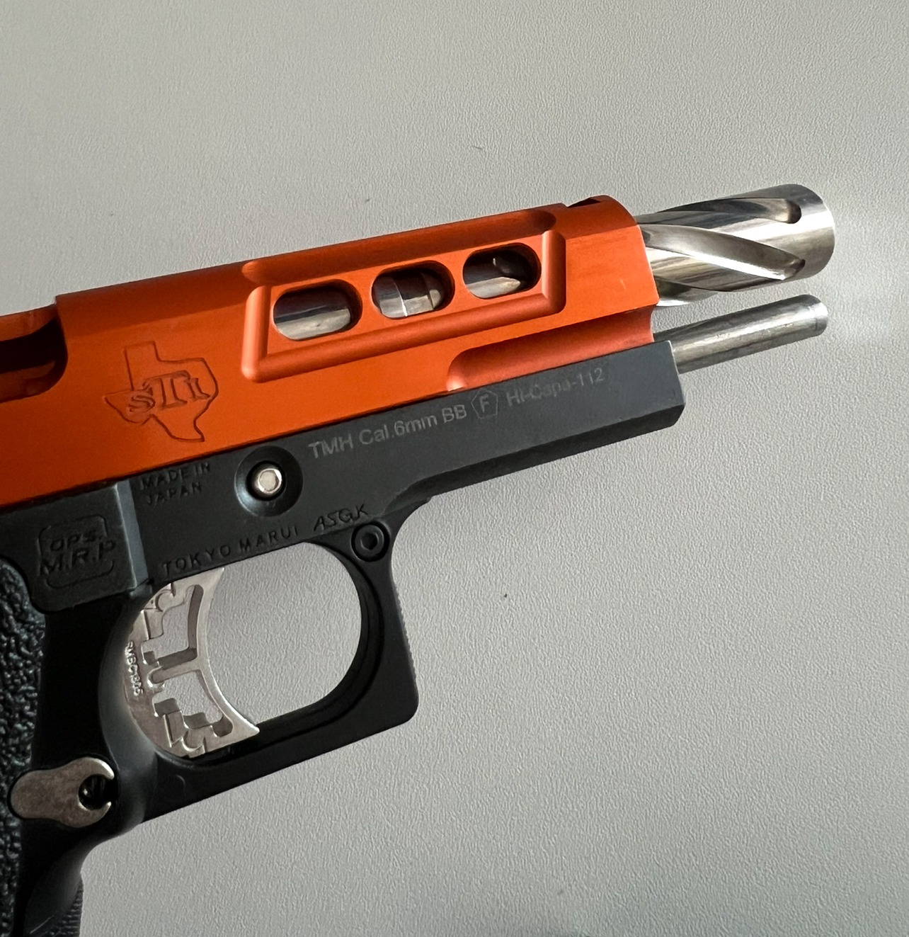 Tokyo  marui hi capa met magazijnen en adapter