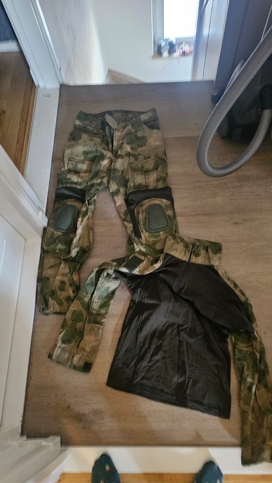 Everglade Invader gear shirt and pants maat L in shirt en M in broek.