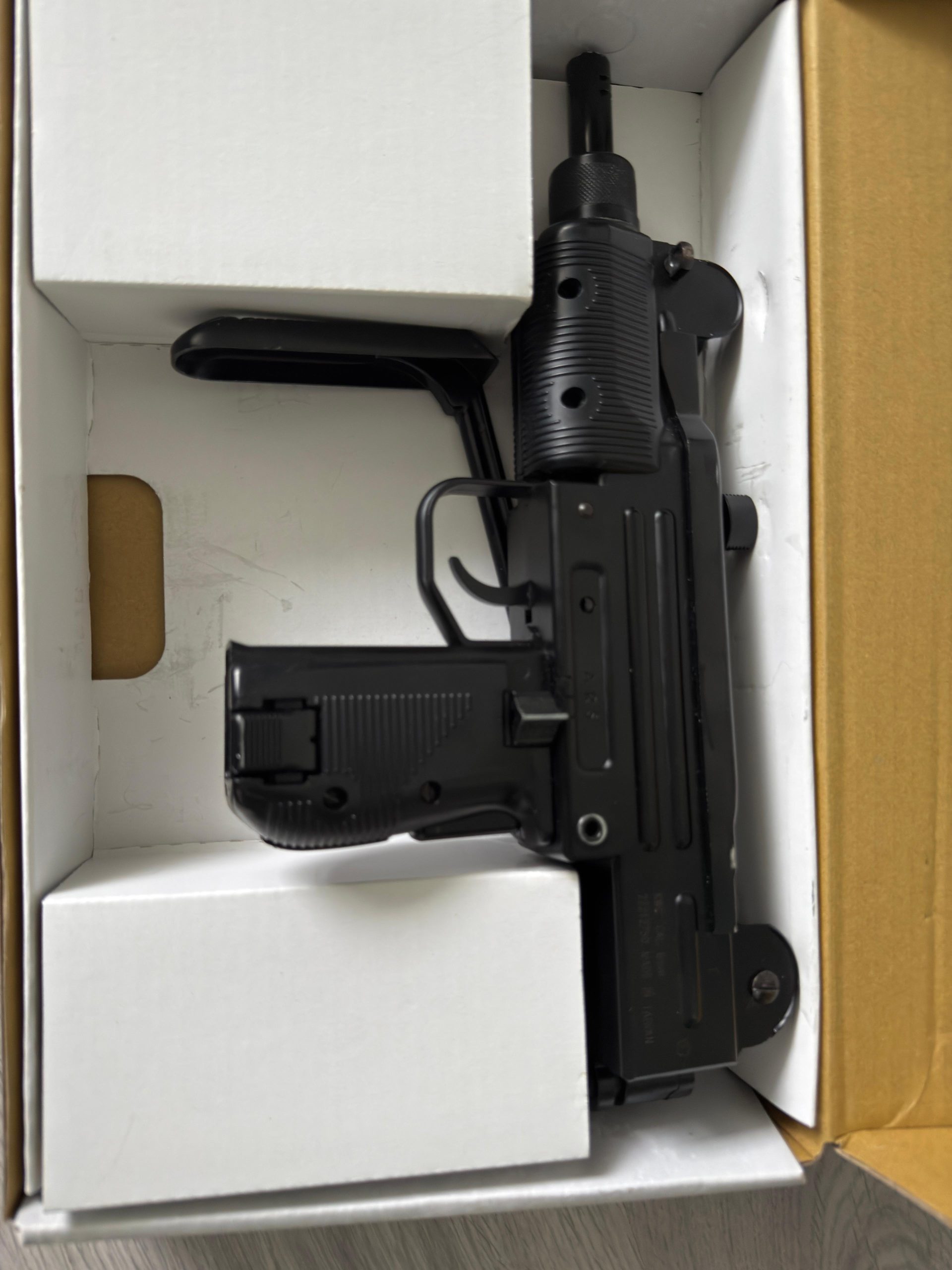 Uzi van kwc met 1 magazijn