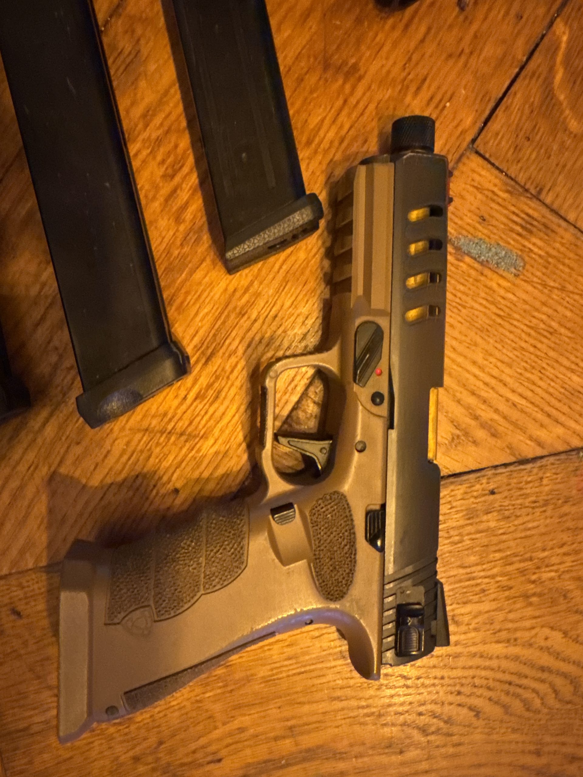 Set van 2 Glock handguns APS Shark Full Auto en Scorpion single shot