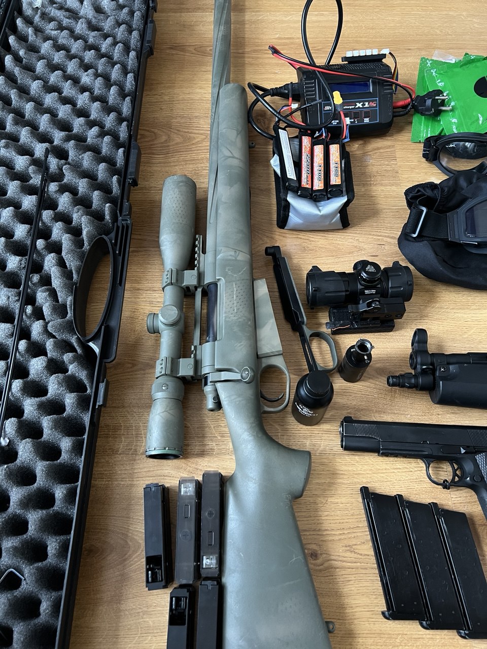 Complete set voor Airsoft. Startklaar. SSG24 – MP5 – M1911