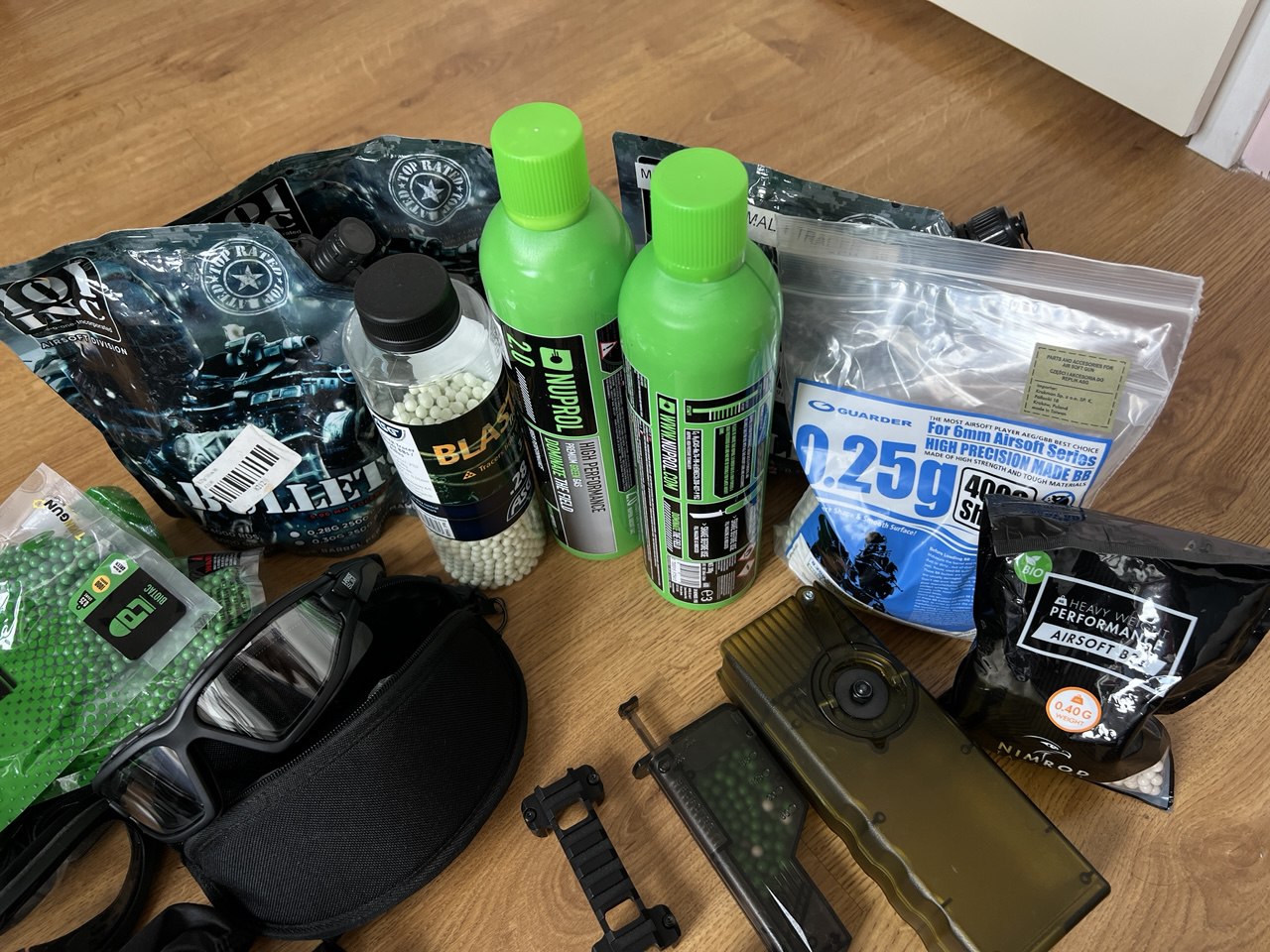 Complete set voor Airsoft. Startklaar. SSG24 – MP5 – M1911