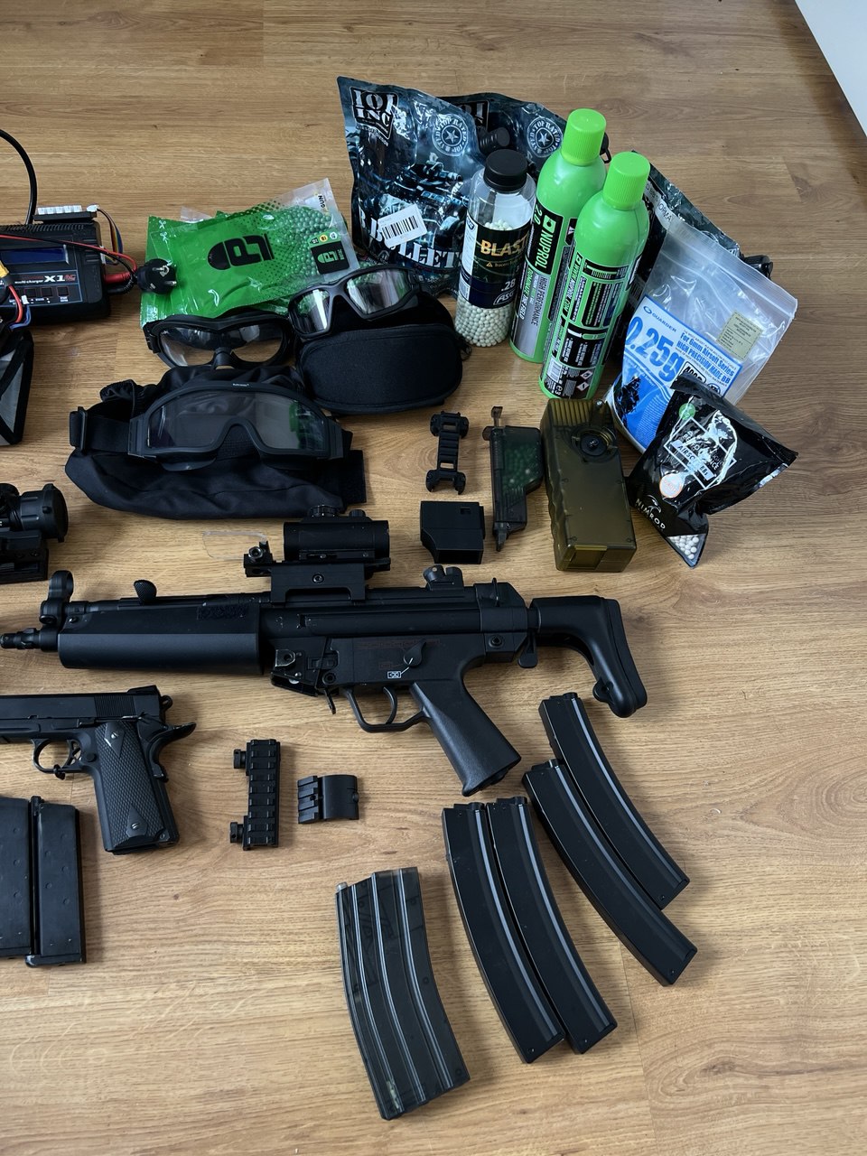 Complete set voor Airsoft. Startklaar. SSG24 – MP5 – M1911