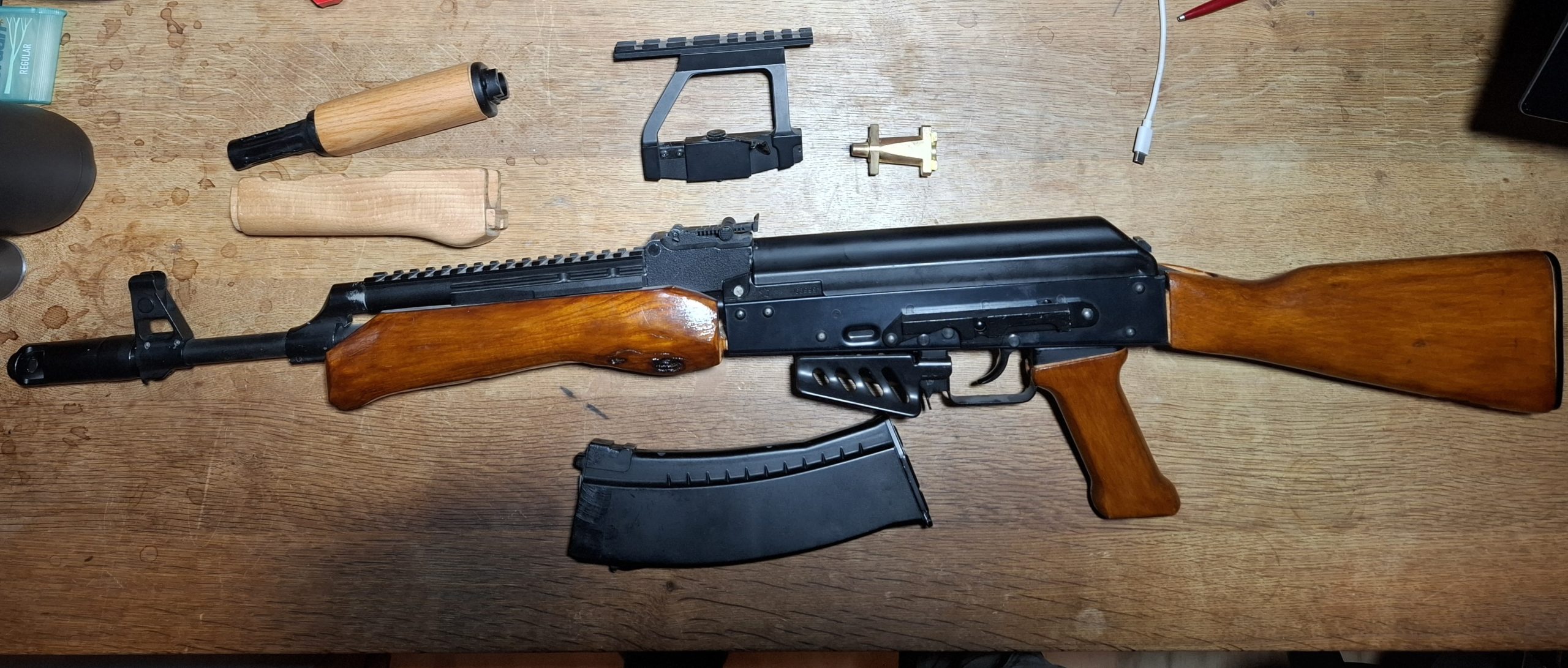 AK-74, WELL G74B GBB/CO2BB, WE compatibel (echte kolf/pistolgrip)
