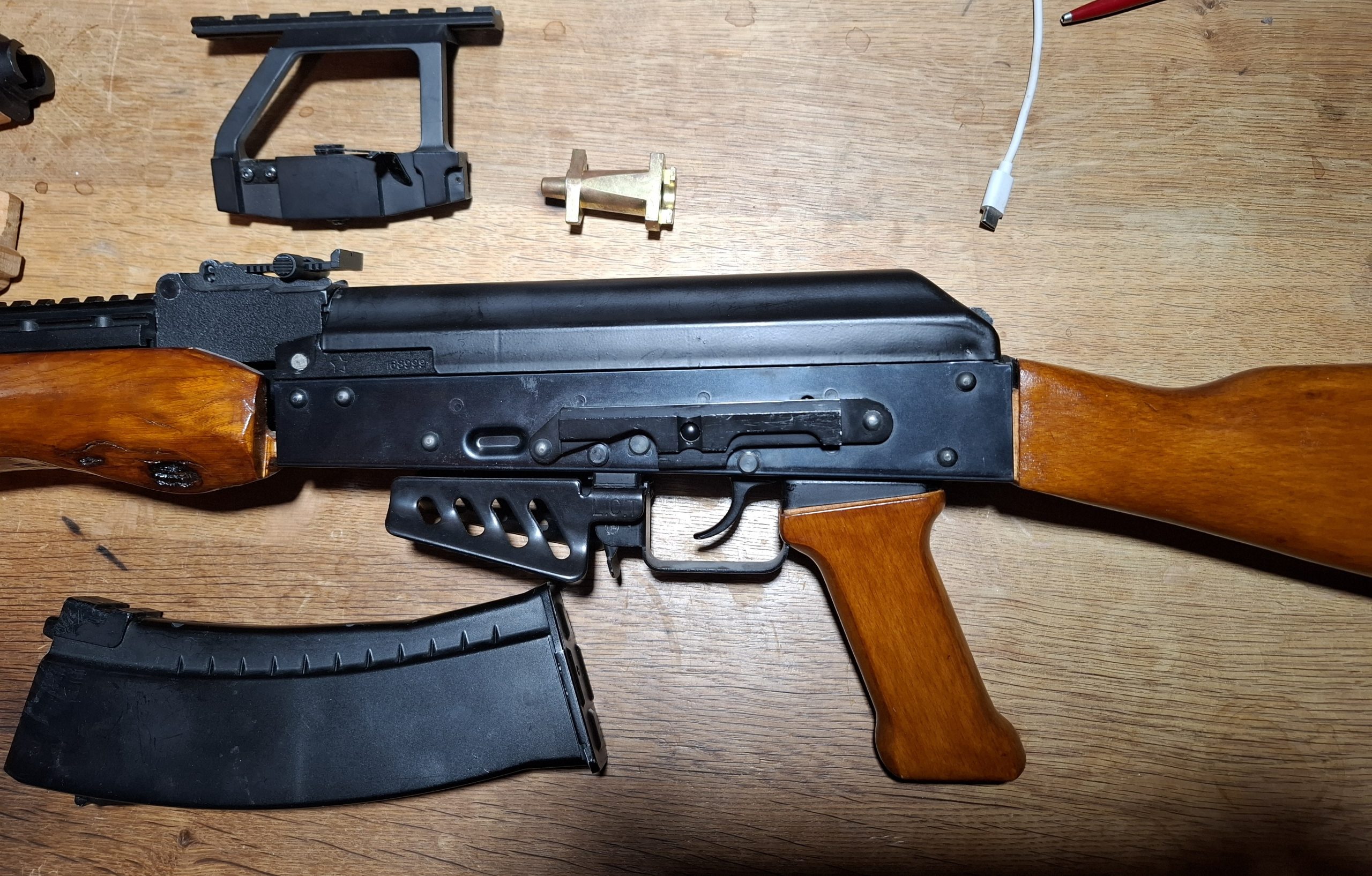 AK-74, WELL G74B GBB/CO2BB, WE compatibel (echte kolf/pistolgrip)