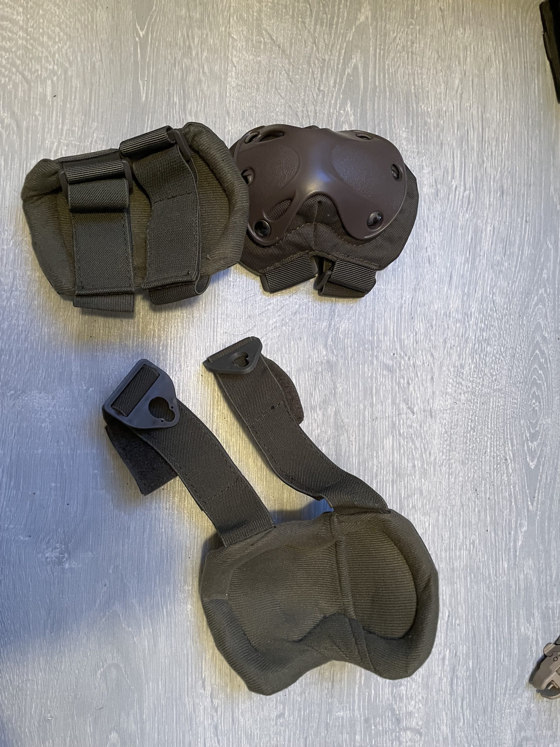 Ellenboog bescherming + 1 kniebeschermer