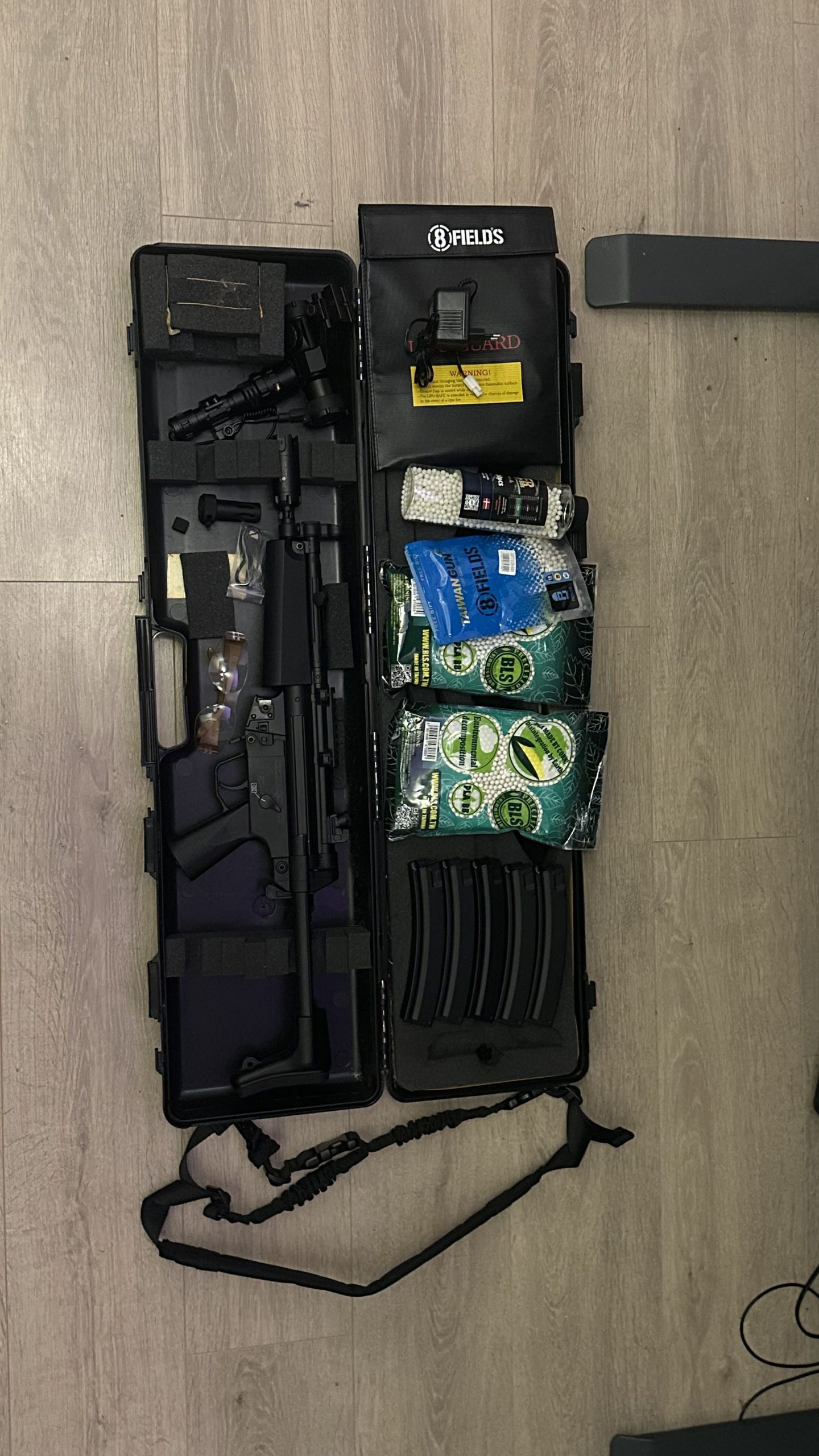 CYMA MP5A5 + Accessories