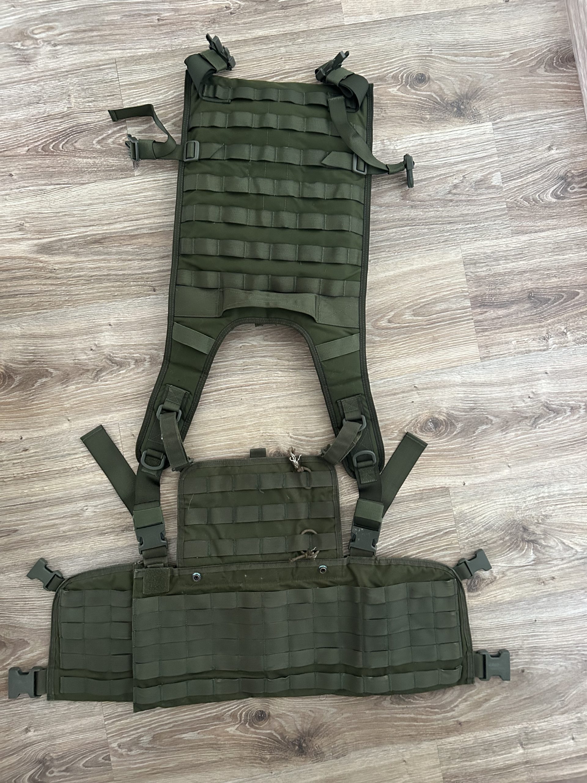 Elite OPS 901 Chest Rig Base en Elite OPS Back Panel. Van warrior assault