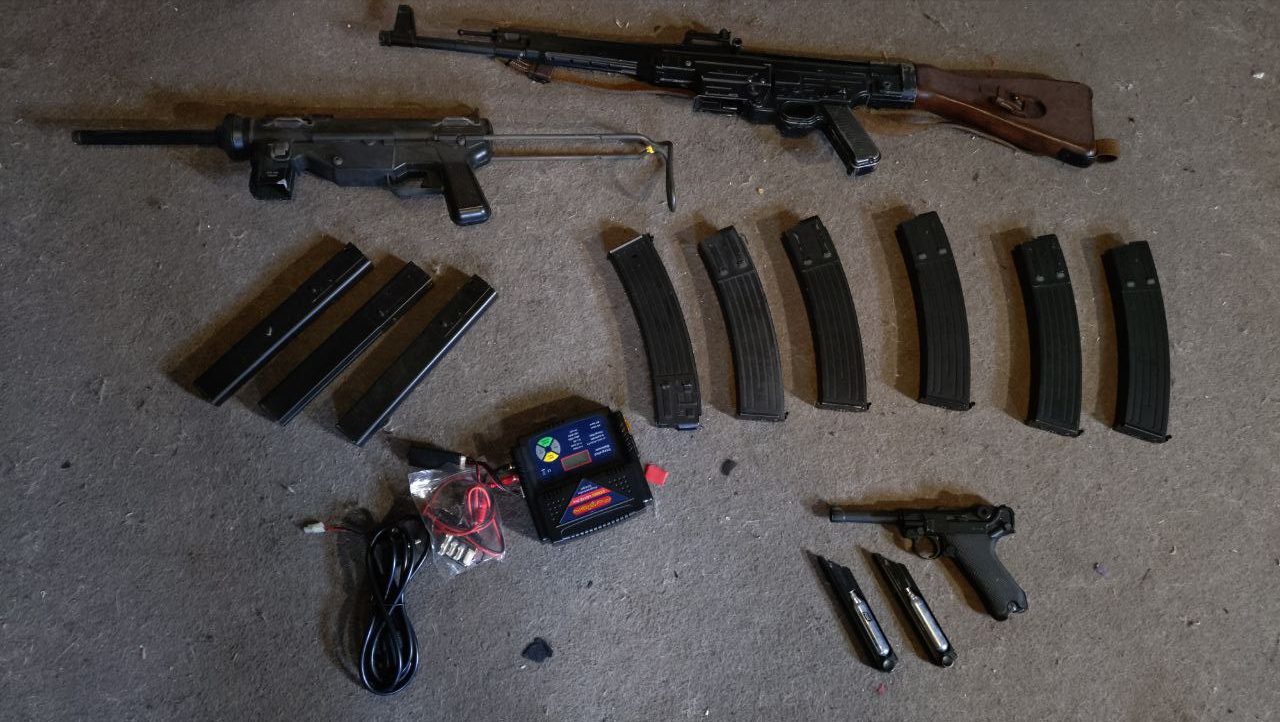 Te Koop: StG 44, M3 Greese Gun en Luger P08 replica’s