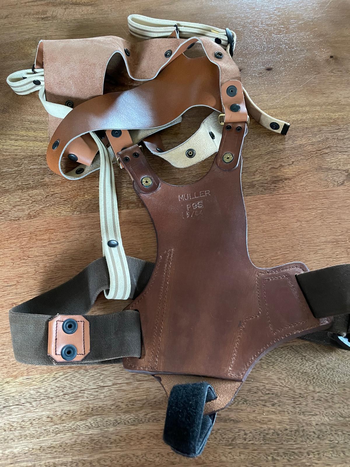 Te koop aangeboden: Een zeer complete en authentieke schouderholster-set Heckler&Koch P9S