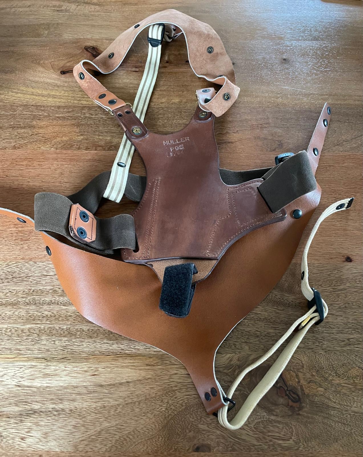 Te koop aangeboden: Een zeer complete en authentieke schouderholster-set Heckler&Koch P9S