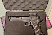UNIEK: TTI JW3 Combat Master AEP – Custom Barrel (Tracer Ready) & Red Dot – Gloednieuw