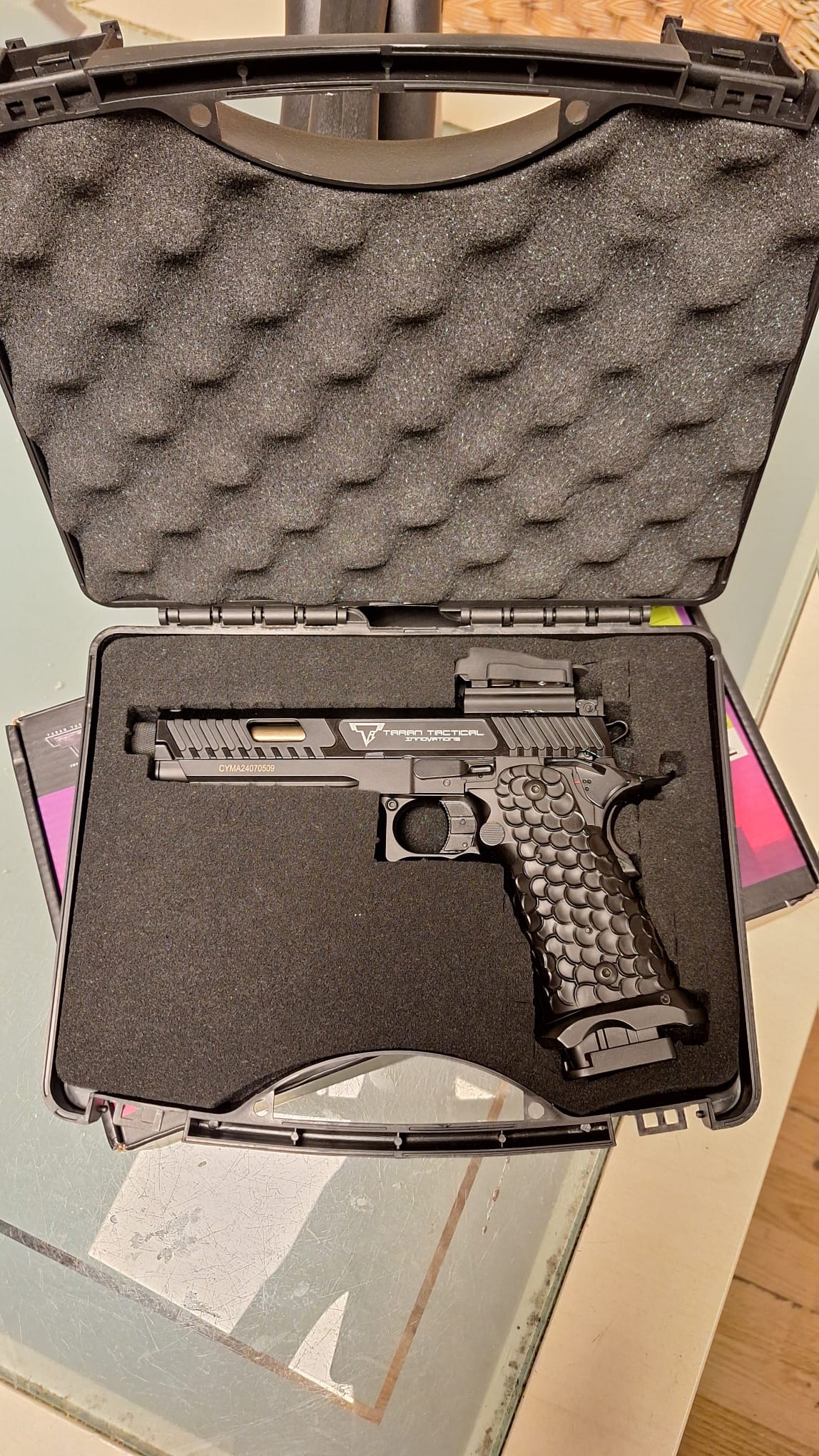 UNIEK: TTI JW3 Combat Master AEP – Custom Barrel (Tracer Ready) & Red Dot – Gloednieuw