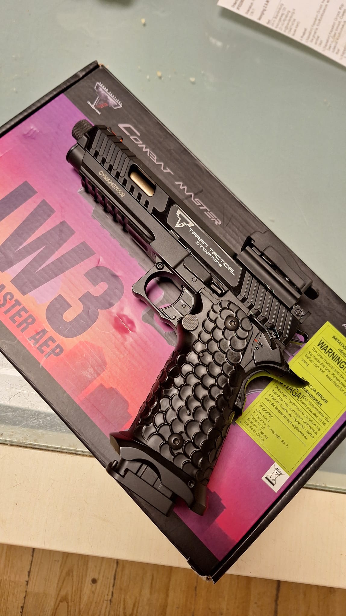UNIEK: TTI JW3 Combat Master AEP – Custom Barrel (Tracer Ready) & Red Dot – Gloednieuw
