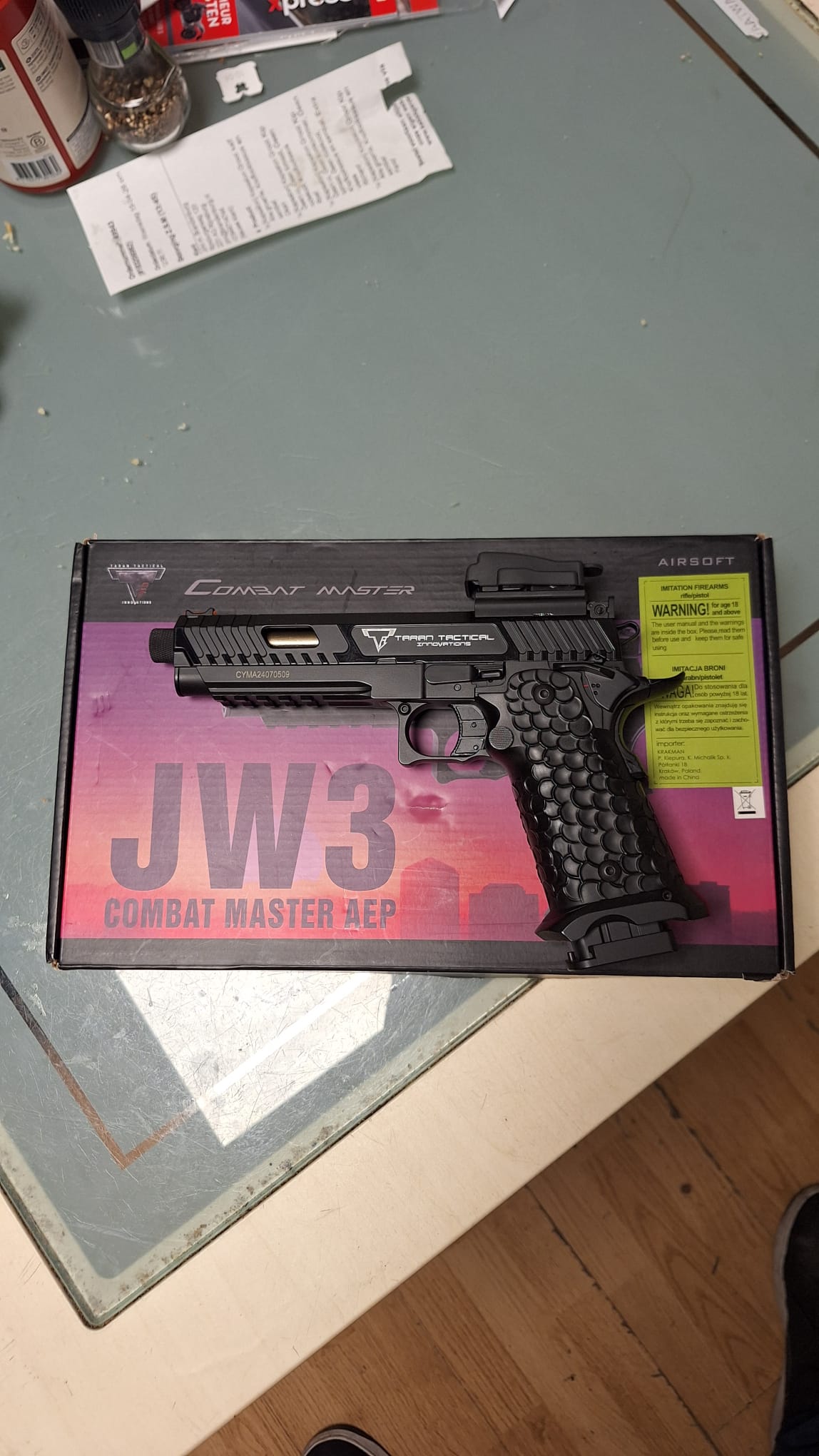 UNIEK: TTI JW3 Combat Master AEP – Custom Barrel (Tracer Ready) & Red Dot – Gloednieuw