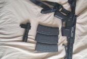Novritsh Ssr4 mk1, met 3x mid cap magazijnen,een sling, angled hand stop, en een flashlight.