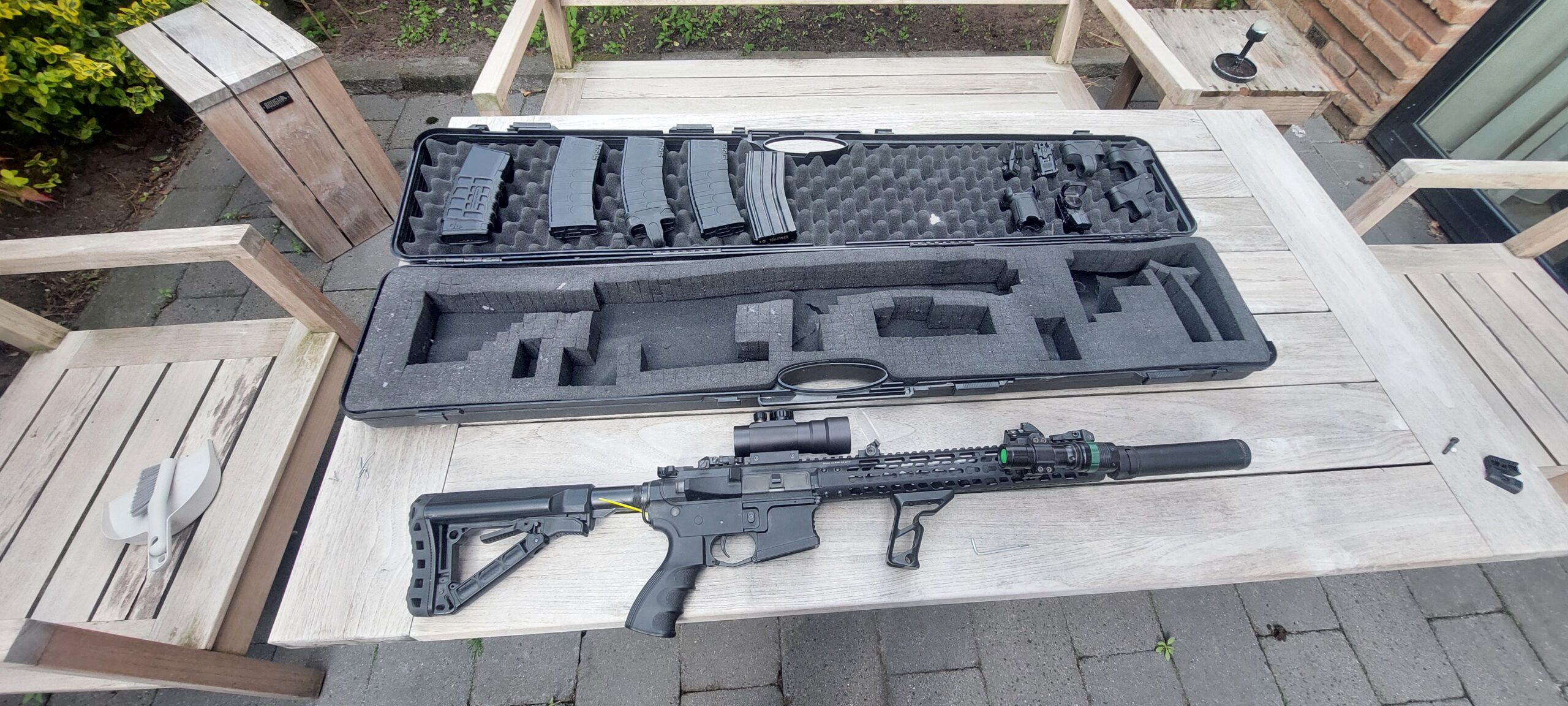 Te koop: goed werkende tweedehands replica met complete set accessoires