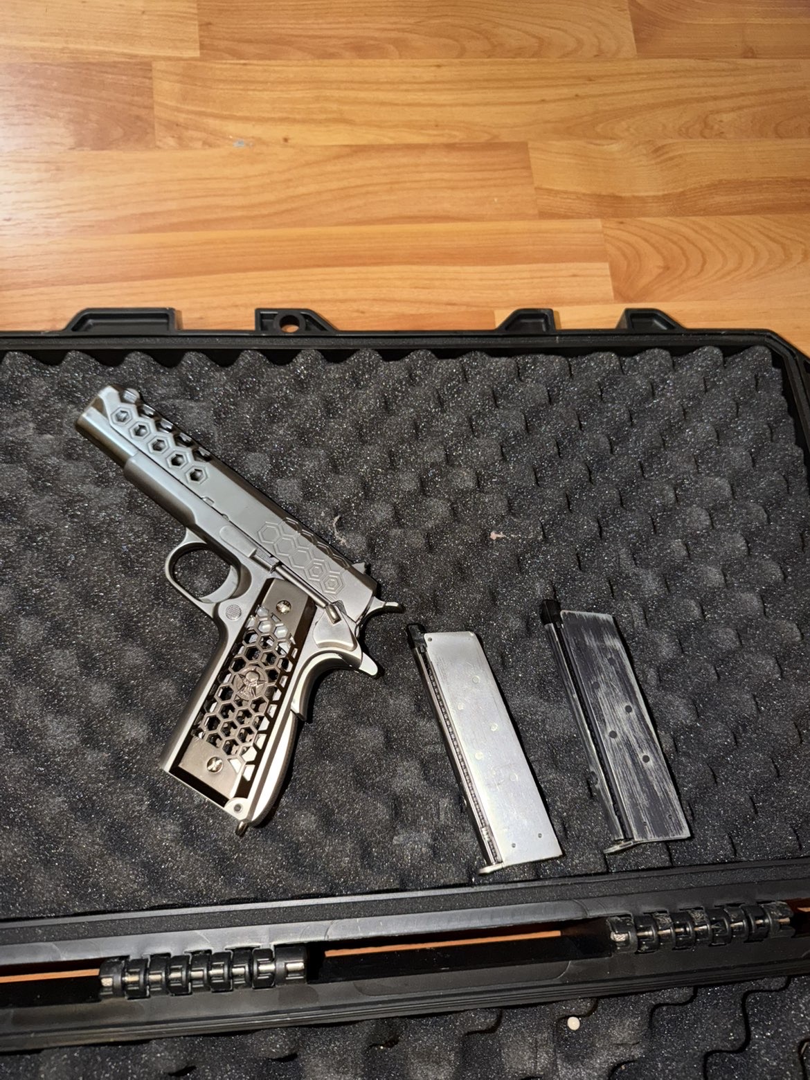2x M1911 zwart en zilver