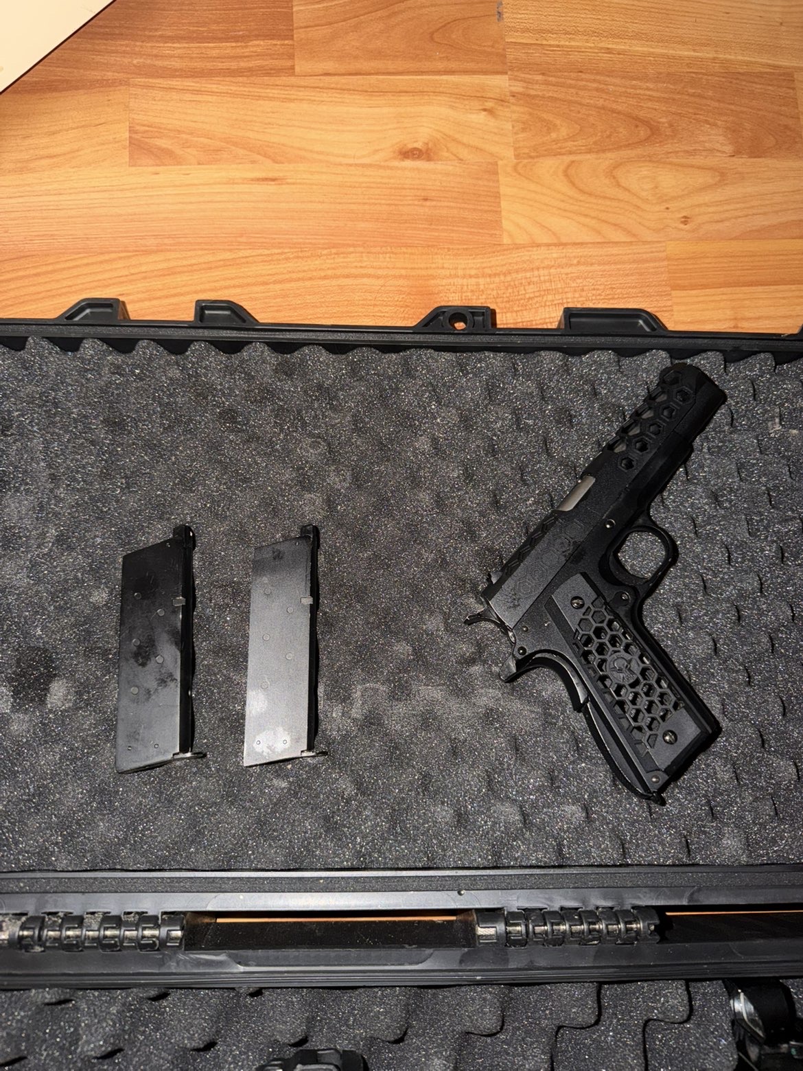 2x M1911 zwart en zilver