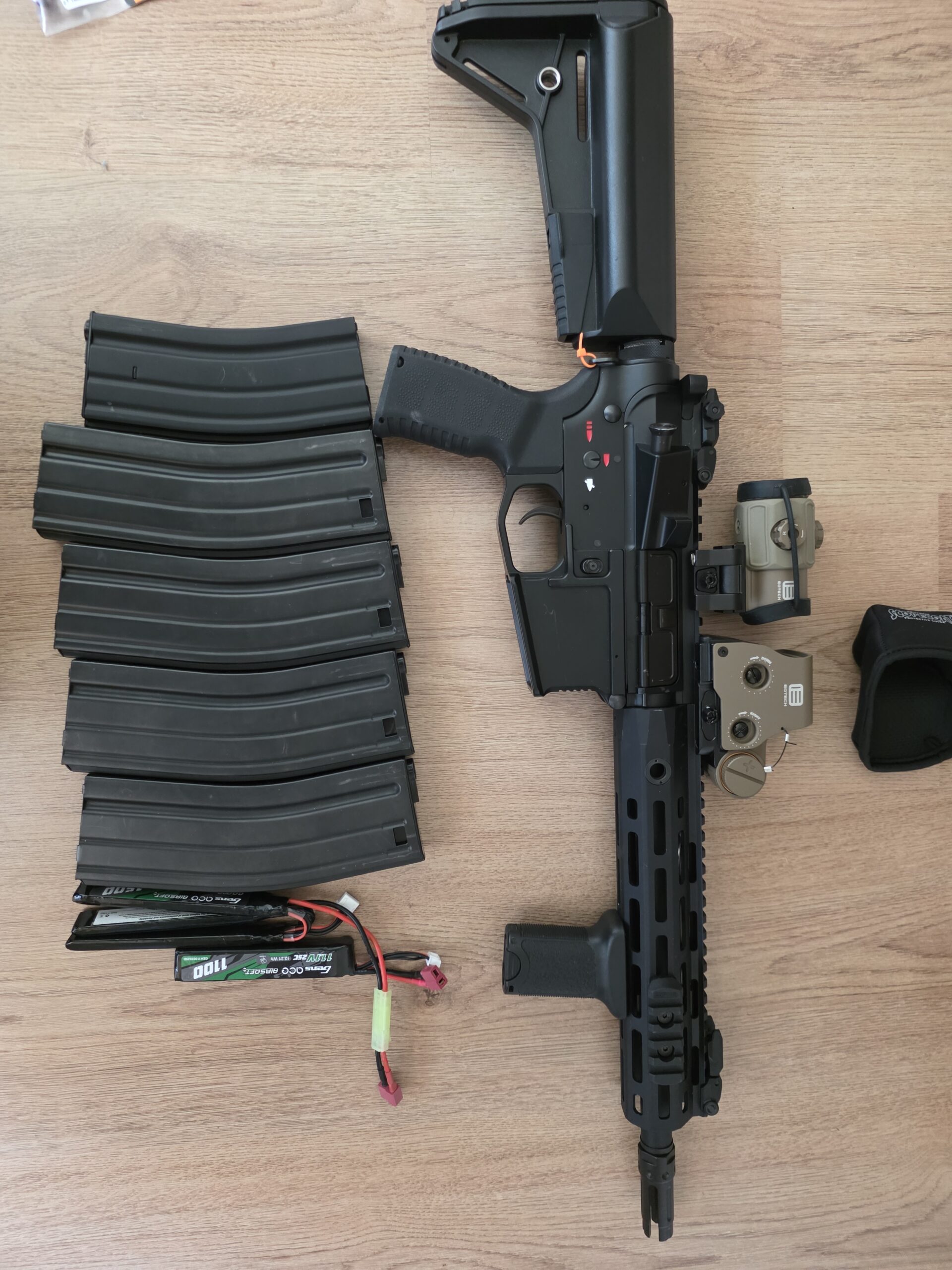 CYMA CM.097B Platinum (Geüpgraded!) + EOTech Combo & Mags