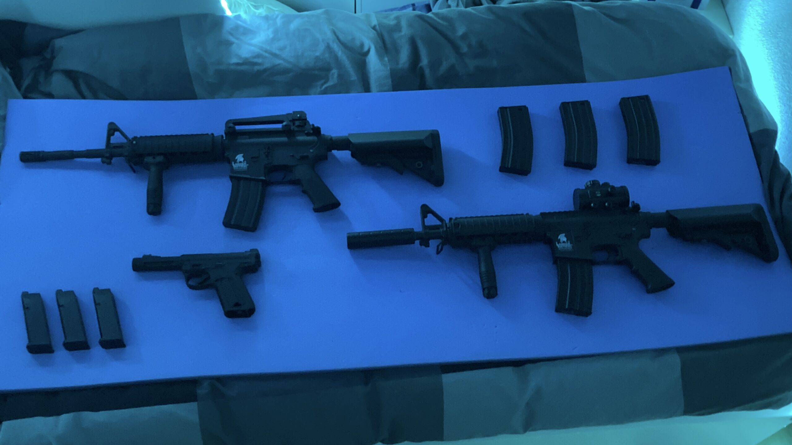 Gehele Airsoft Verzameling Te Koop! 3 replicas, silencer, ammo, magazijnen, tracer unit etc