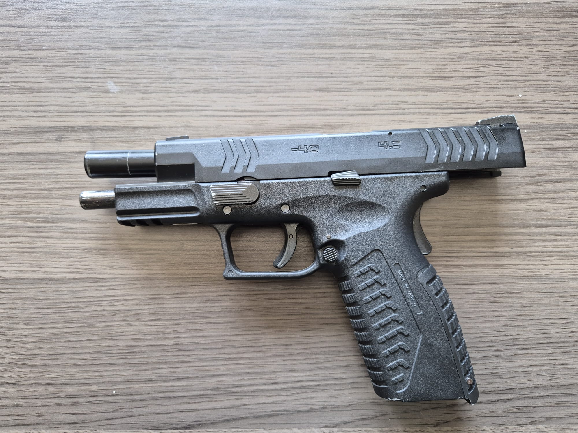 TE KOOP: 13x WE Tactical XD Gas Blow Back Airsoft Pistolen + Hardcase
