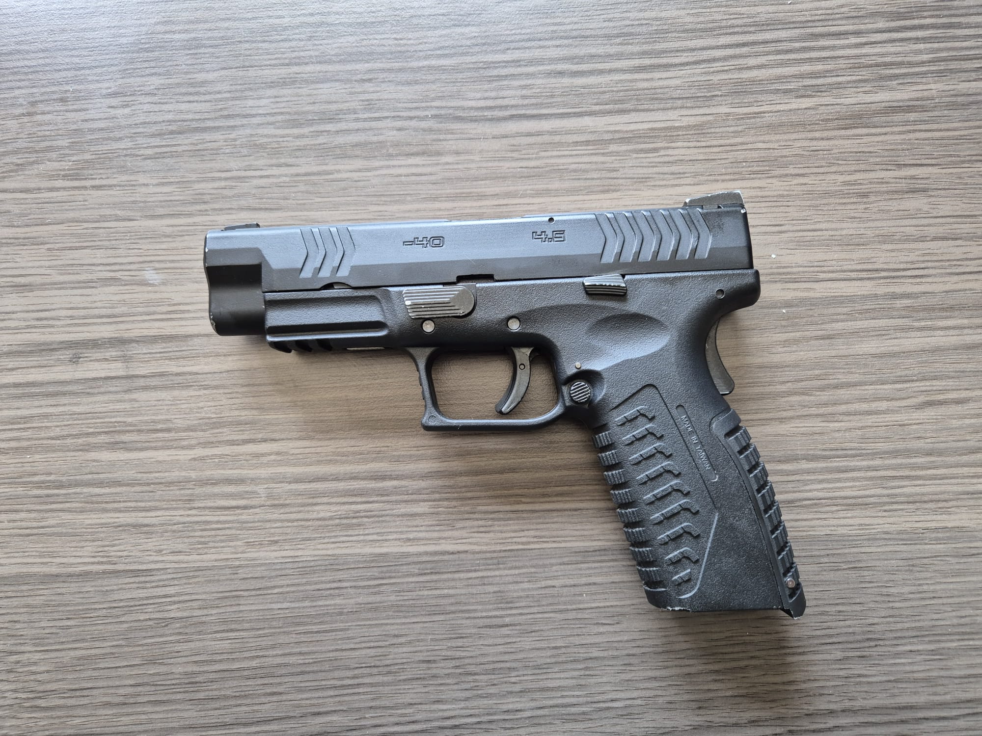 TE KOOP: 13x WE Tactical XD Gas Blow Back Airsoft Pistolen + Hardcase