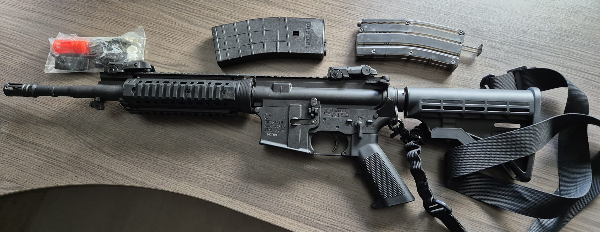 Tippmann M4 Carbine CO2 Airsoft Replica + koffer