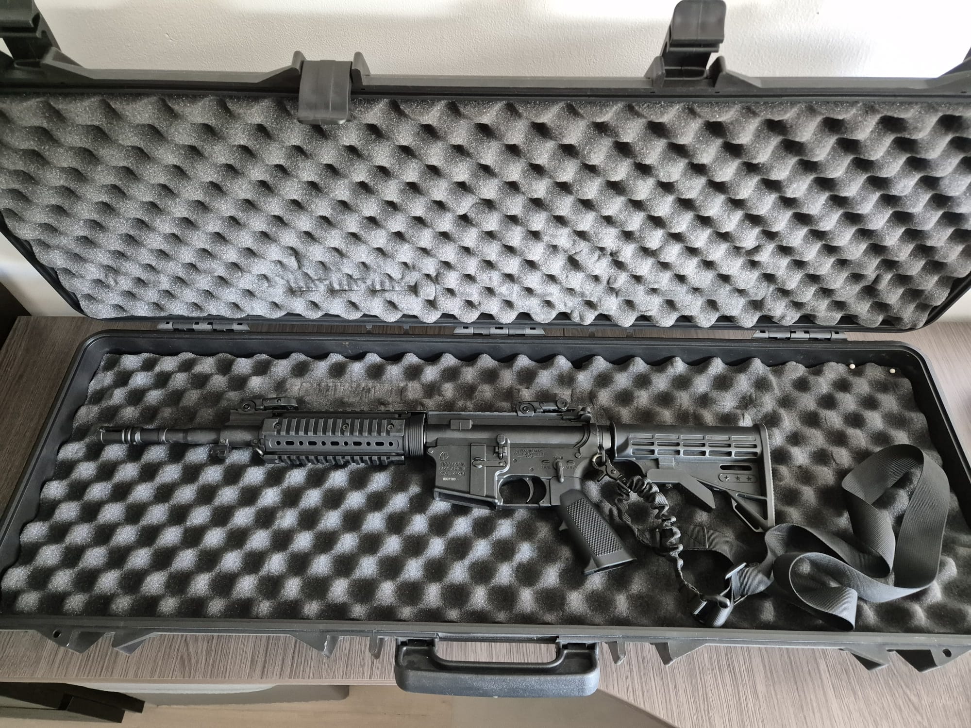 Tippmann M4 Carbine CO2 Airsoft Replica + koffer