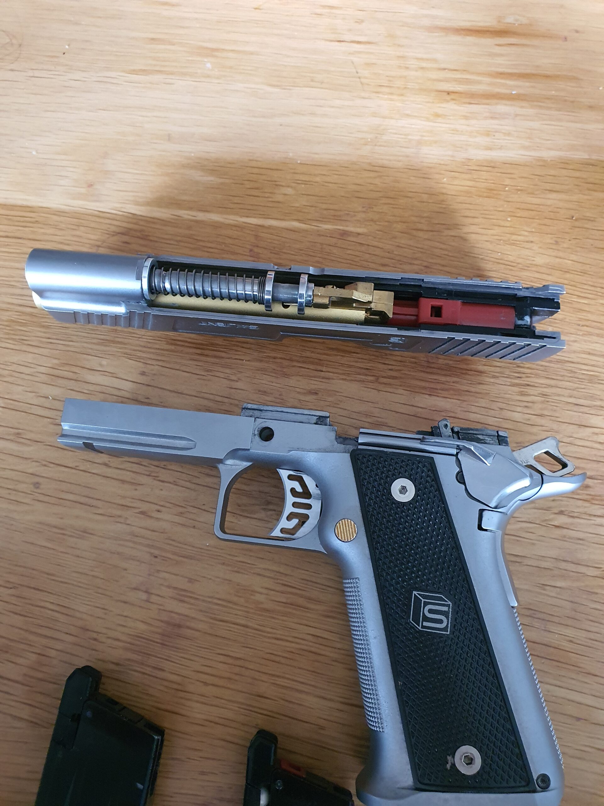 Te koop EMG Salient 2011 DS 5.1 High Capa upgraded