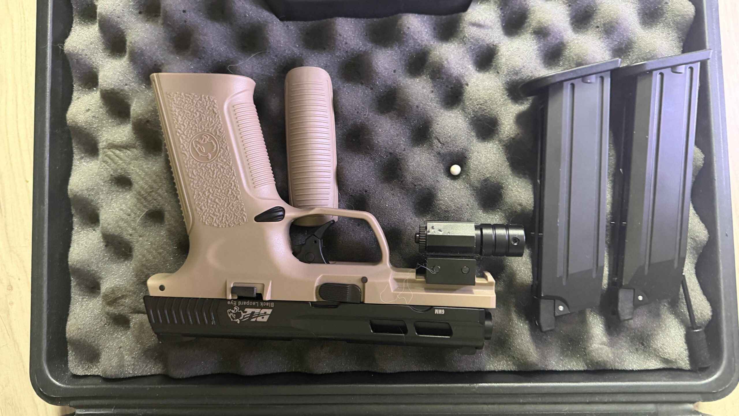 SOCOM Punisher 1911 Airsoft Gas Blowback Pistol + extras