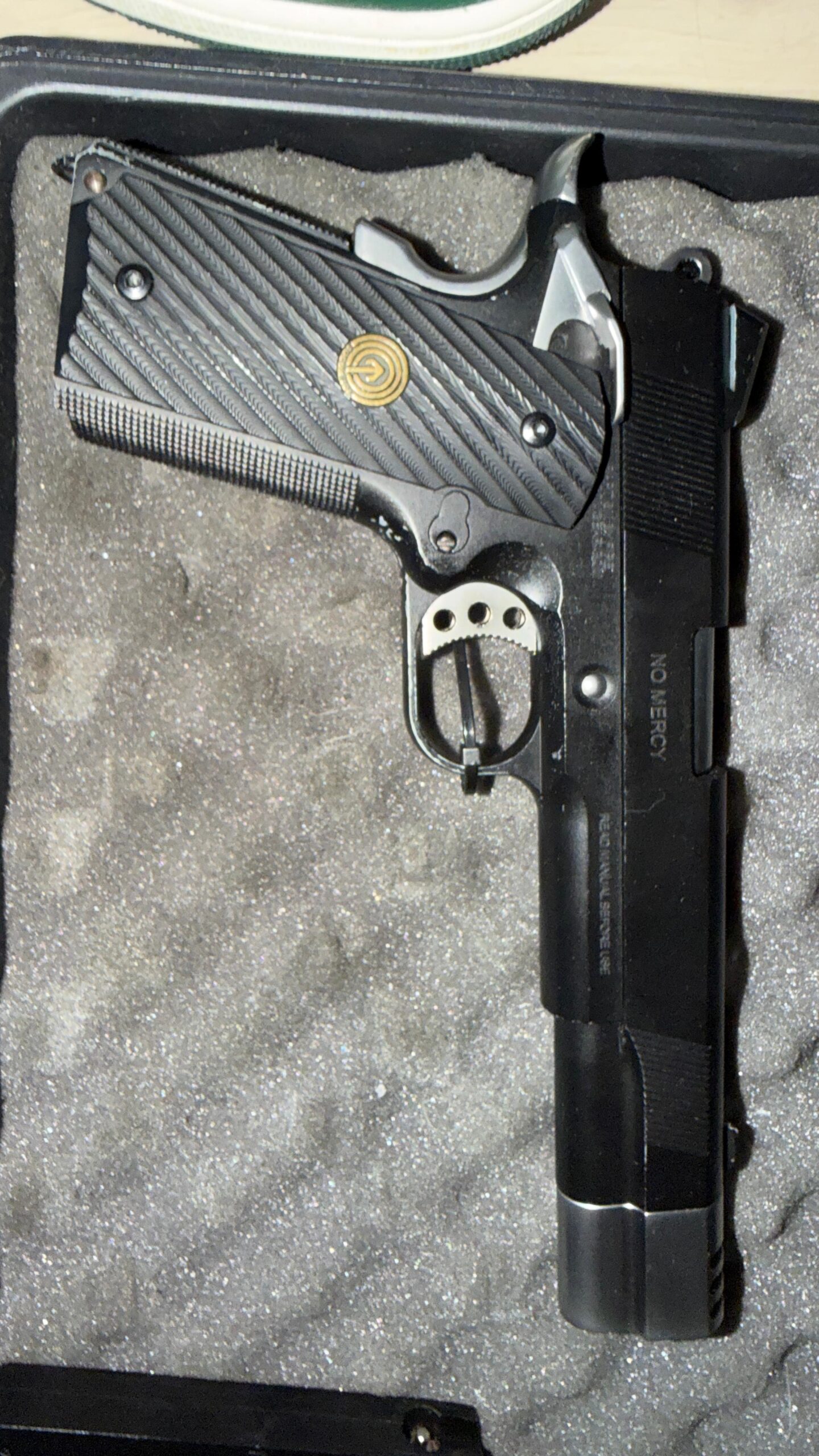 SOCOM Punisher 1911 Airsoft Gas Blowback Pistol + extras