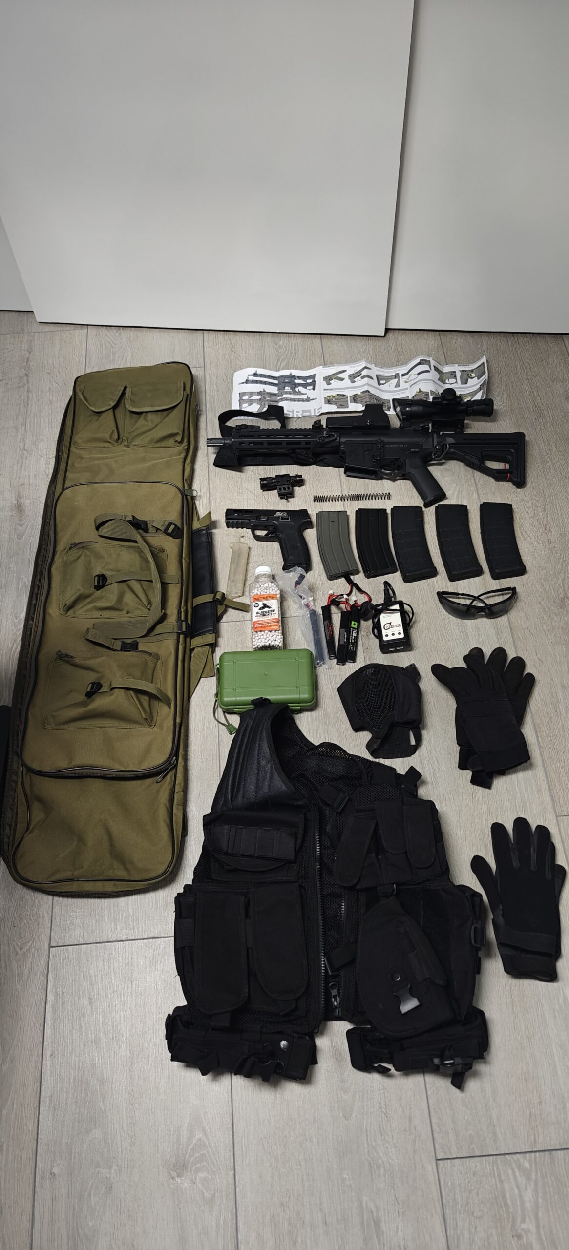 Complete Airsoft Starter / Loadout Kit – Ares SR-16 Stoner + ICS BLE Pistool & Gear!