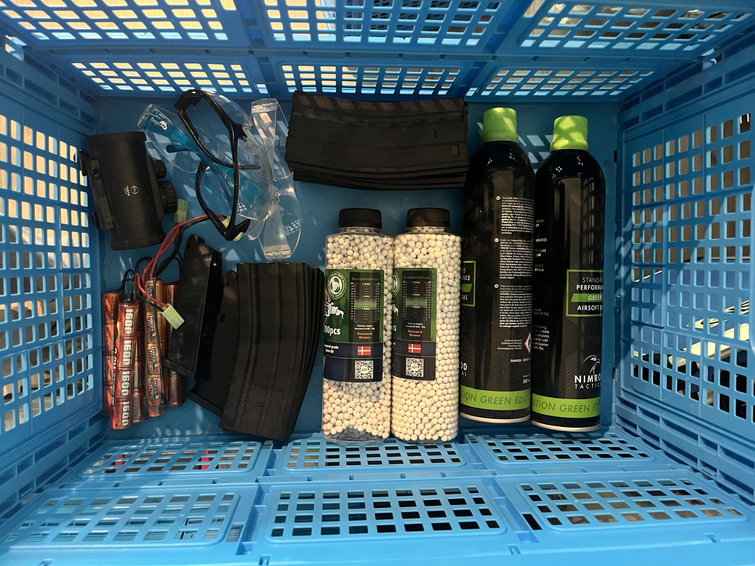 Gehele Airsoft Verzameling Te Koop! 3 replicas, silencer, ammo, magazijnen, tracer unit etc